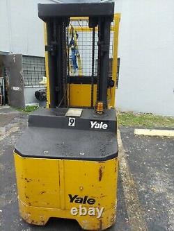 Yale Forklift Order Picker Stacker Lift 0s030 195 Mastil 24v Battery Charger