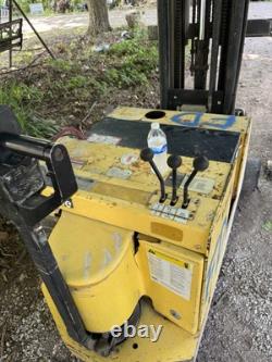 Yale walkie Forklift Walk Behind Forktruck And 110v Battery Charger Illinois