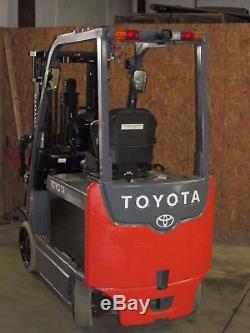 2011 Toyota Forklift 8fbchu25 Batterie Et Chargeur Remis À Neuf De 5 000 Lb Électrique