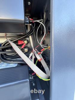 (2) Par boîte unités de chargement de batteries de chariot élévateur Zivan RG9 400 VAC