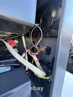 (2) Par boîte unités de chargement de batteries de chariot élévateur Zivan RG9 400 VAC