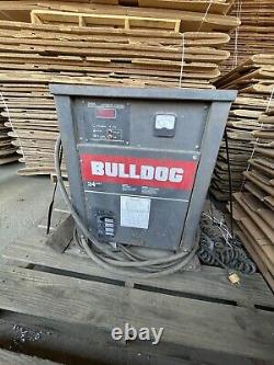 Bulldog Modèle 12m600b22 Élévateur Batterie Chargeur 24 Volt