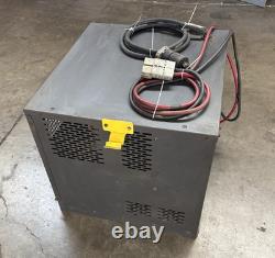 CHARGEUR AUTOMATIQUE DE BATTERIE DE CHARIOT ÉLÉVATEUR 36V GENERAL BATTERY 775 AMPÈRES HEURES