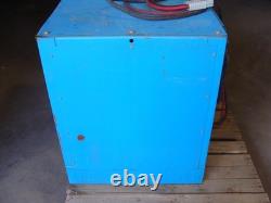 CHARGEUR DE BATTERIE DE CHARIOT ÉLÉVATEUR EXIDE 3000 G3-24-1400B 48 VDC 3 PH 60 Hz