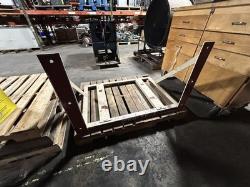 Cadre de support pour chargeur de batterie de chariot élévateur blanc sans matériel