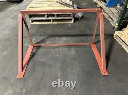 Cadre de support pour chargeur de batterie de chariot élévateur rouge sans matériel