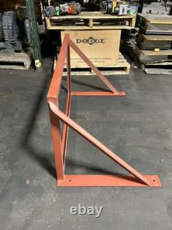 Cadre de support pour chargeur de batterie de chariot élévateur rouge sans matériel