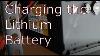 Charger La Batterie De Lithium D'alimentation En Vol