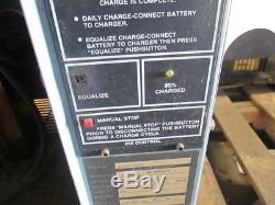 Chargeur De Batterie Électrique Hobart 24v Accu-charge Chargeur De Batterie 450ah 208/240 / 480v 1ph