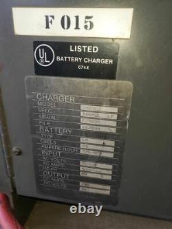 Chargeur De Batterie Élévateur À Fourche