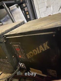 Chargeur De Batterie Élévateur Kodiak Usagé 24v 750 Ah 3 Phase Modèle 12k750b3
