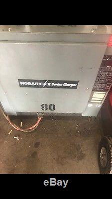 Chargeur De Batterie Hobart 36 Volts, 3 Phases