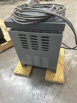 Chargeur de batterie Champion SCR100-12-260S1-1 24V 12 cellules 210 AH 120-240Vac