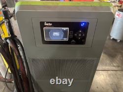 Chargeur de batterie Enersys EXE3-Nr-4Y. 50/60Hz 24/36/48V 3 phases. Pas de câble d'alimentation.