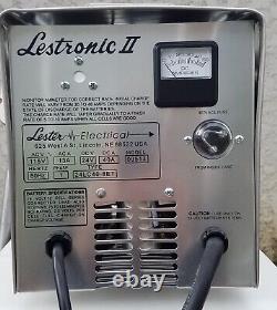 Chargeur de batterie Lester Lestronic II Modèle # 09513 24V DC- 40A. 120VAC