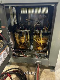 Chargeur de batterie Prestolite Battery-Mate 24V pour chariot élévateur 208/240/480V 3 phases