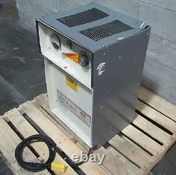 Chargeur de batterie au plomb Exide NPC-6-1-432 Now Power pour batterie de 6 cellules 432 Ampères-heures utilisé