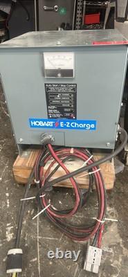 Chargeur de batterie de chariot élévateur 24V 100Amp Hobart 510M1-12E monophasé ou triphasé