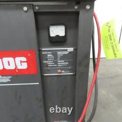 Chargeur de batterie de chariot élévateur Bulldog 12M600C22 24V 120A 12 cellules 240/480V 3PH 600AH