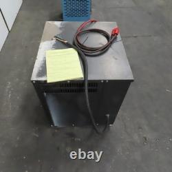 Chargeur de batterie de chariot élévateur Bulldog 12M600C22 24V 120A 12 cellules 240/480V 3PH 600AH