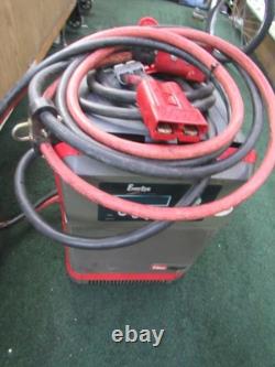 Chargeur de batterie de chariot élévateur EnerSys NI3-JN-4Y
