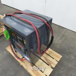 Chargeur de batterie de chariot élévateur Enersys ES1-12-850B EnForcer 24V 208-460V 1Ph 12 cellules