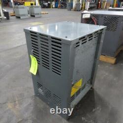 Chargeur de batterie de chariot élévateur GNB 24V 135A 12 cellules 240/480V 865AH 3Ph