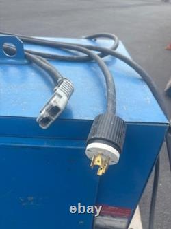 Chargeur de batterie de chariot élévateur Hobart 24V CC Multi-Tap 3PH 208/240/480v, sortie 145A