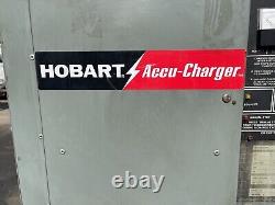 Chargeur de batterie de chariot élévateur Hobart 24 Volt, 94 Amp, 381/450 AH 450B1-12