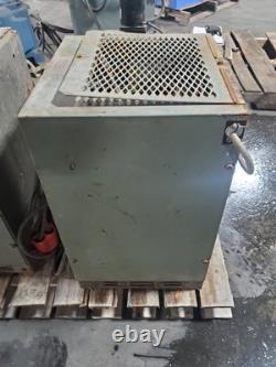 Chargeur de batterie de chariot élévateur Hobart 450A1-12R80 12 cellules, 1 phase, 60 Hz 6345-6