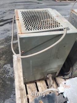 Chargeur de batterie de chariot élévateur Hobart 450A1-12R80 12 cellules, 1 phase, 60 Hz 6345-6