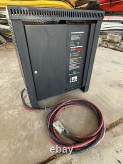 Chargeur de batterie de chariot élévateur Saft Power Systems 390475-124 24V 208/240/480 475AH