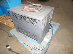 Chargeur de batterie de chariot élévateur Yuasa Tgw-12-960 24 Volts 960 Ah M6852