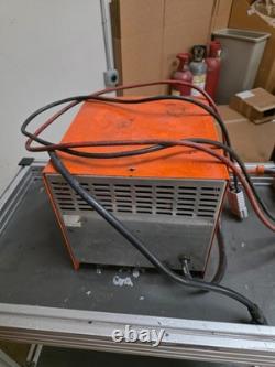 Chargeur de batterie industriel C & D modèle R6A510S Chargeur de batterie industriel C & D modèle R6A510S