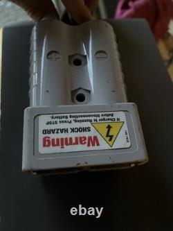 Chargeur de batterie industriel EnerSys E11-BM-3A pour chariots élévateurs