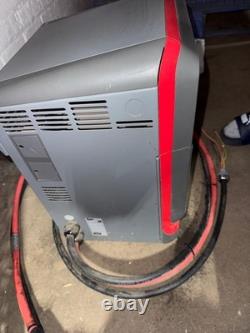 Chargeur de batterie industriel triphasé pour chariot élévateur EnerSys EI3-IN-4Y