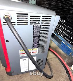 Chargeur de batterie industriel triphasé pour chariot élévateur EnerSys EI3-IN-4Y