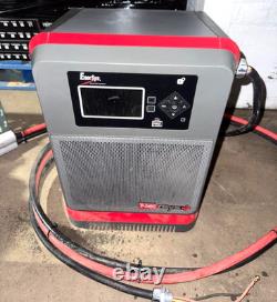Chargeur de batterie industriel triphasé pour chariot élévateur EnerSys EI3-IN-4Y