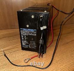 Chargeur de batterie industrielle Accusense 24 volts embarqué automatique 24VDC 12 ampères