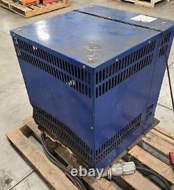 Chargeur de batterie pour chariot élévateur Crown Battery Cr12fr1b-510 d'occasion