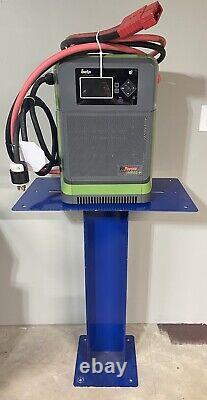 Chargeur de batterie pour chariot élévateur EnerSys modèle EIP3-IN-4Y avec support