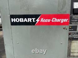Chargeur de batterie pour chariot élévateur Hobart 24 Volt, 94 Amp, 381/450 AH 450B1-12