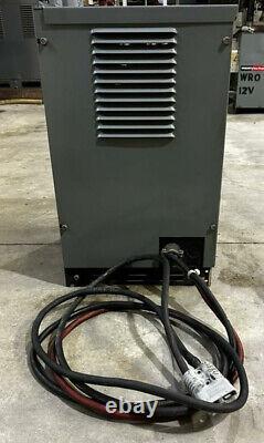 Chargeur de batterie pour chariot élévateur Hobart Accu-Charge 12V 208/240/480V 1 phase 93 plomb