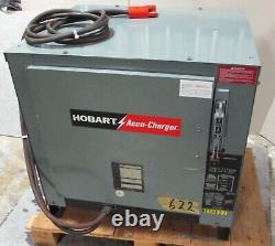 Chargeur de batterie pour chariot élévateur Hobart Accu Charger 865C3-12 Sortie 24 VDC Affichage numérique à 12 cellules.
