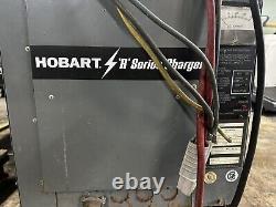 Chargeur de batterie pour chariot élévateur Hobart R Series