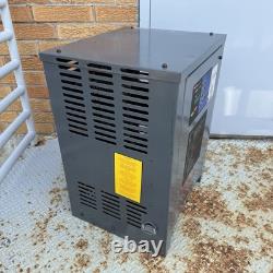 Chargeur de batterie pour chariot élévateur / industriel 24V avec entrée 208/240/480V GNB