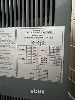 Chargeur de batterie pour chariot élévateur industriel GNB EHY 3 phases 240 volts EHY24M120