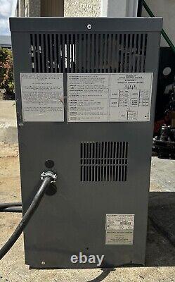 Chargeur de batterie pour chariot élévateur industriel GNB EHY 3 phases 240 volts EHY24M120