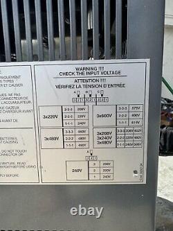 Chargeur de batterie pour chariot élévateur industriel GNB EHY 3 phases 240 volts EHY24M120
