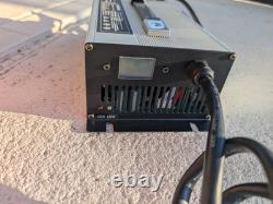 Chargeur de chariot élévateur 36V Standard 110V CA 350A Anderson gris
